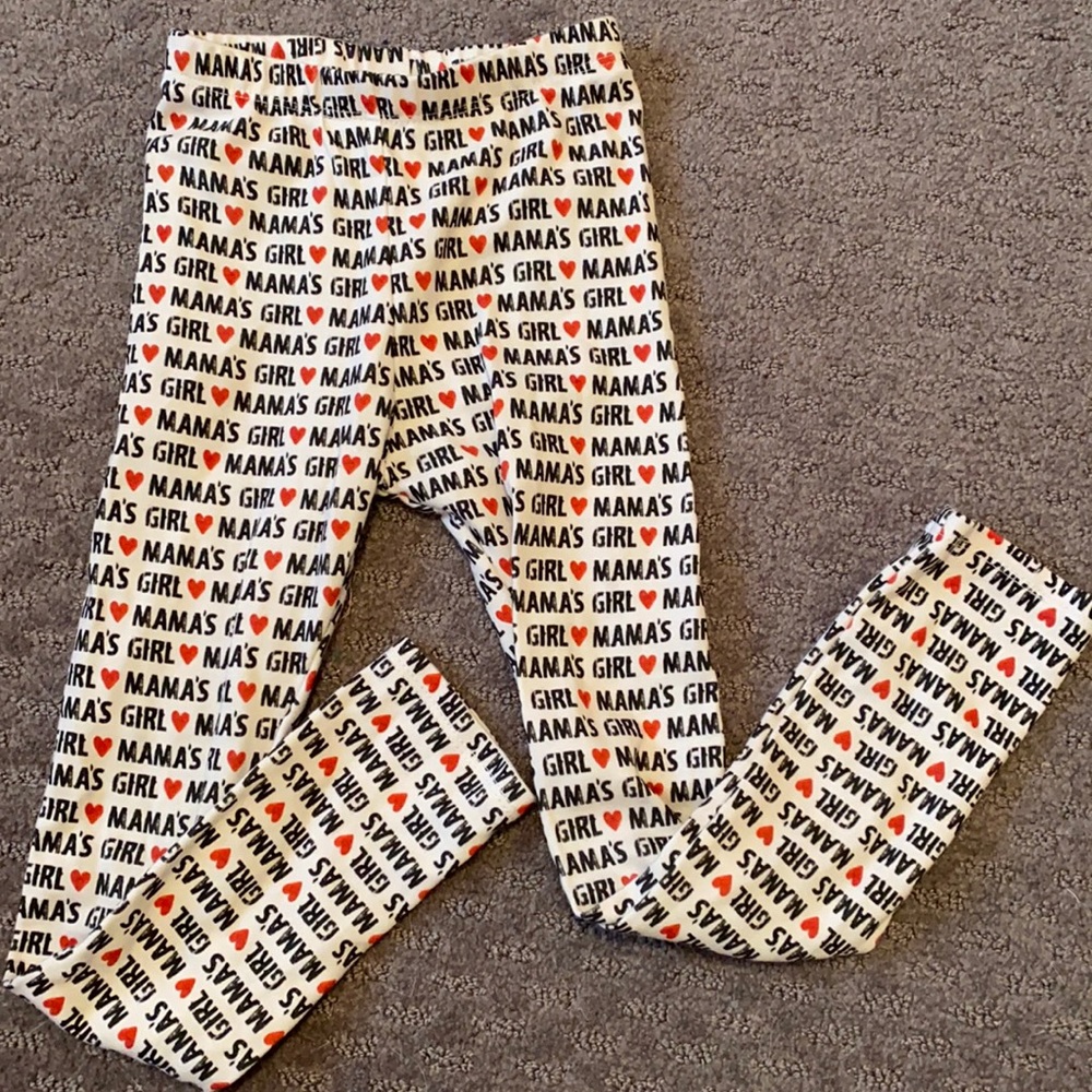 Girl’s leggings that say Mama’s Girl